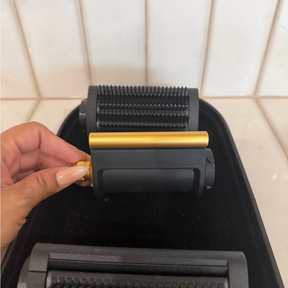 Dyson Airwrap attachments - Picture 4 of 5